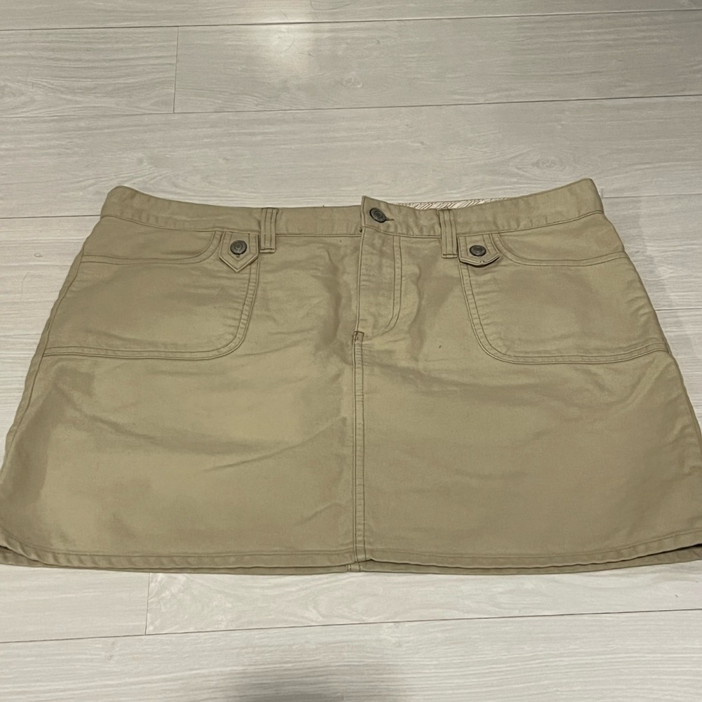 Khaki Old Navy mini skirt #indie